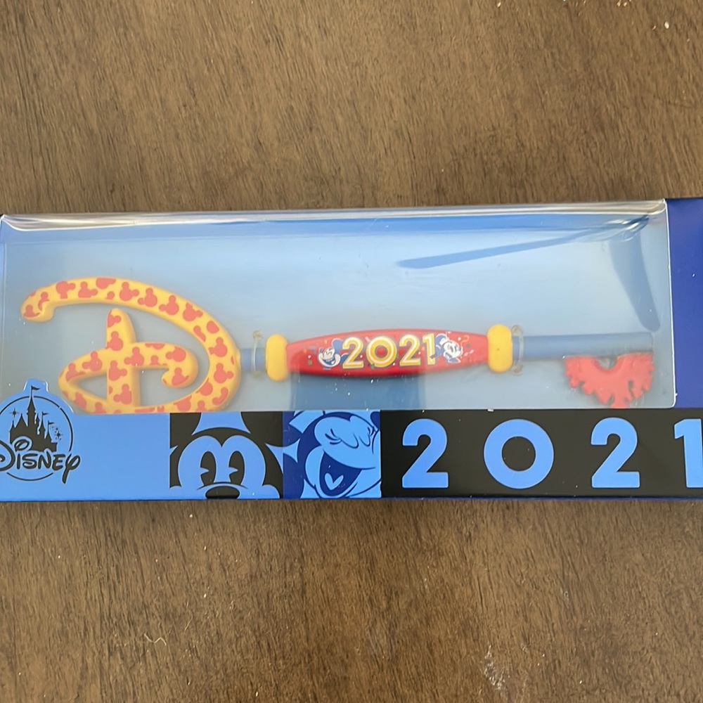 Disney 2021 collectible key new - Picture 3 of 3